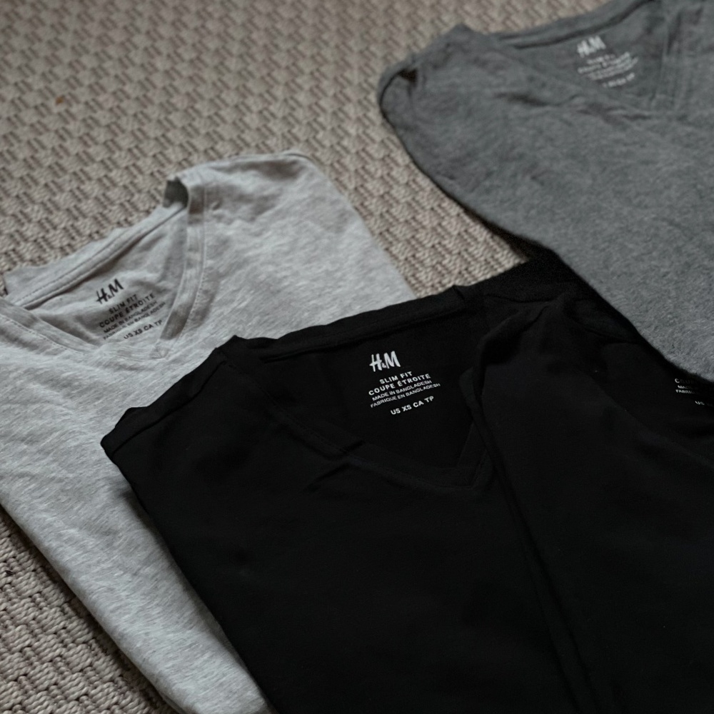 Mens XSMALL lot of V-Neck Ts